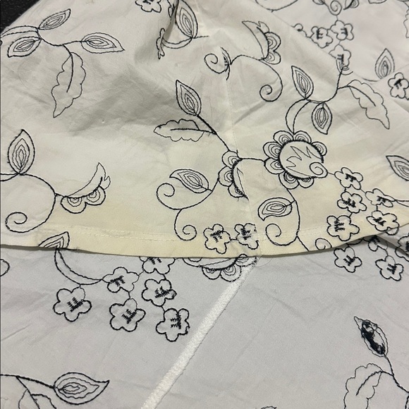 Sassy Floral Print Women's Skirt - White - Picture 6 of 8